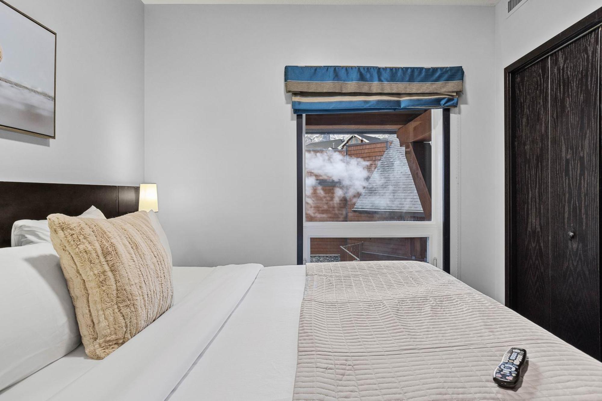 Outstanding Mountain Condo Waterslide And Hot Tub Managed By Little Sister Getaways แคนมอร์ ภายนอก รูปภาพ